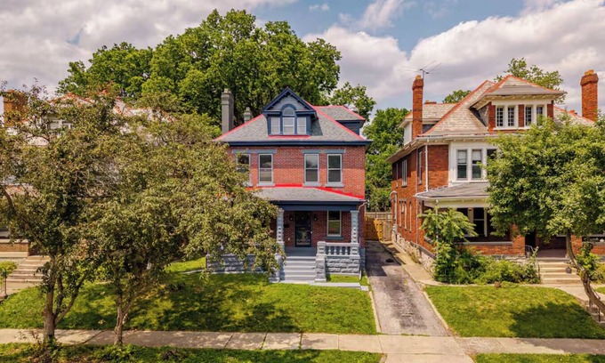 Franklin Park House | Newly Renovated Historic Gem - Centrally Located to Downtown, Big & Pet-Friendly