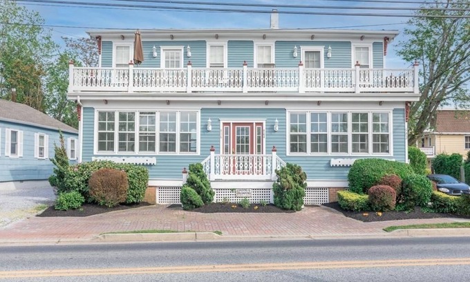 Cape May Condo | Newly Renovated in 2025! 3bdrm/2bth condo. Dog friendly. Walk to town & beach!
