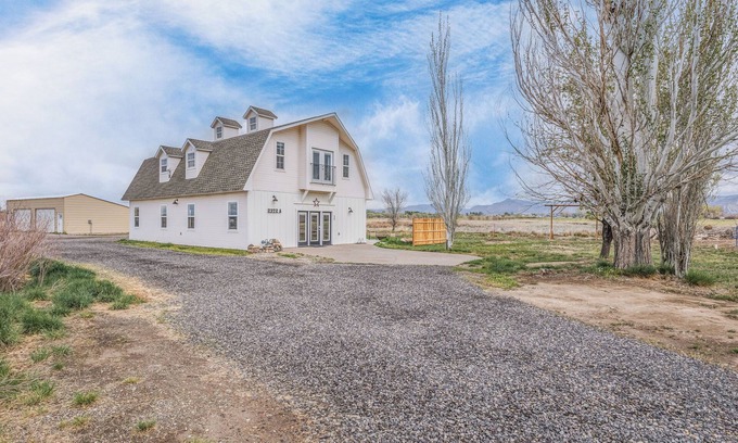Grand Junction House | Newly renovated Barnhouse on 13 acres brings you a modern feel to your retreat.