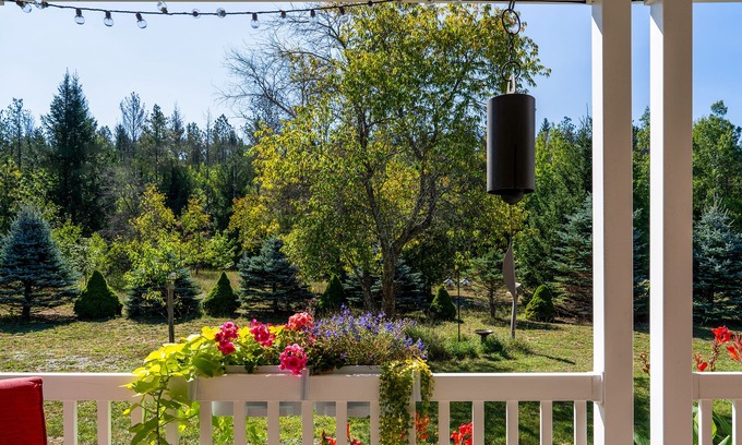 Harbor Springs House | Newly renovated country home in the middle of Paradise!