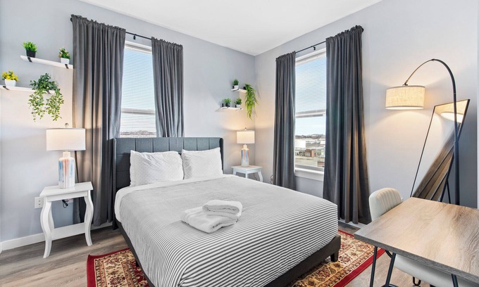 Everett Apartment | Nice 1BR Near Encore Boston 2355