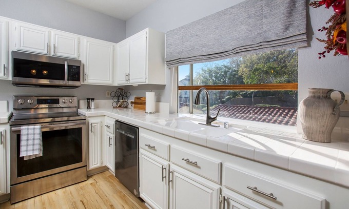Oak Park House | Nice 2-bedroom Shadow Ridge townhouse