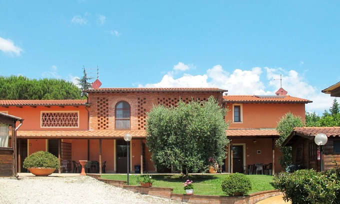 Orentano Apartment | Nice apartment for 5 people with WIFI, A/C, pool, TV and patio