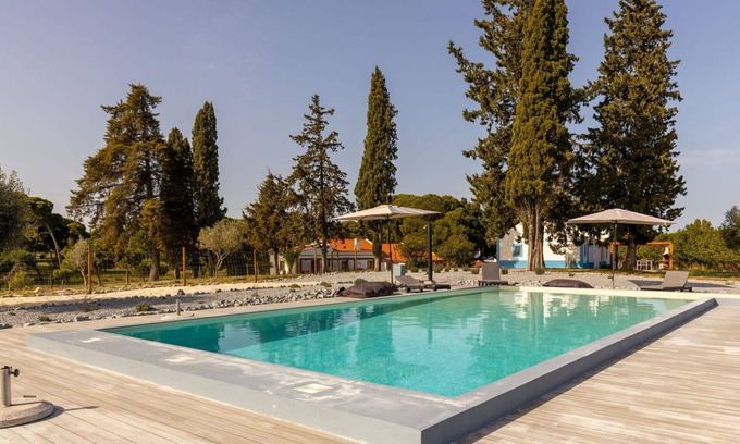 Sao Martinho Villa | Nice apartment in villa for 7 guests with WIFI, A/C, pool, TV and terrace