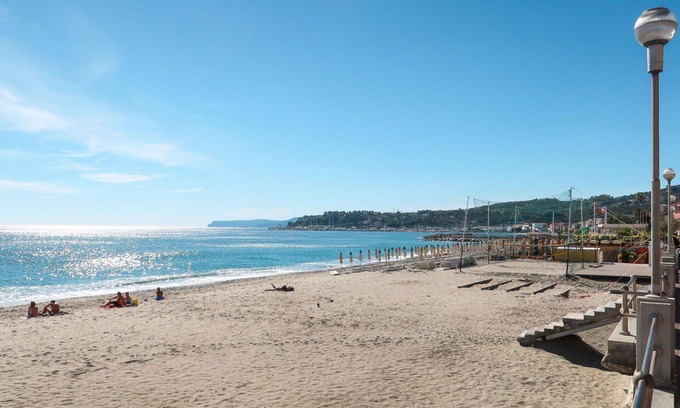 Varazze Apartment | Nice apartment for 6 guests with WIFI, hot tub, A/C, TV, terrace and pets allowed