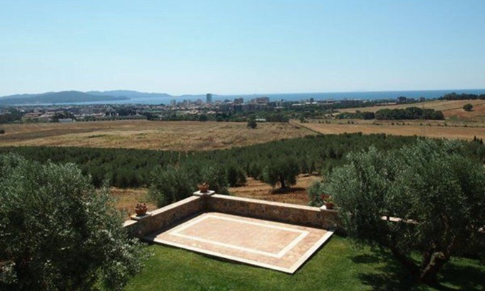 Follonica Apartment | Nice apartment for 6 people with TV, patio and panoramic view