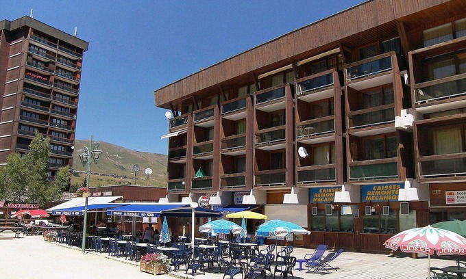Villarembert Apartment | Nice apartment for 8 guests with WIFI, pool, TV and balcony