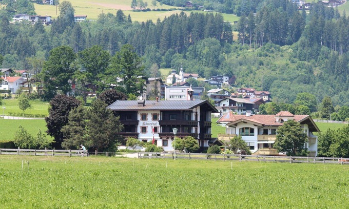 Kapfing Apartment | Nice apartment for 4 people with WIFI, TV, balcony, pets allowed and panoramic view