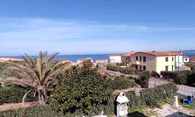 Northern Sardinia Apartment | Nice apartment for 4 people with WIFI, pool, TV and balcony, close to Castelsardo
