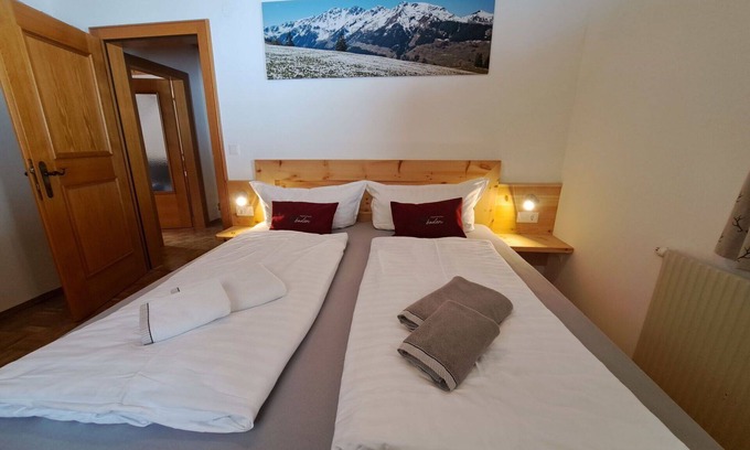 Wildschoenau Villa | Nice apartment in villa for 3 guests with WIFI, TV and balcony
