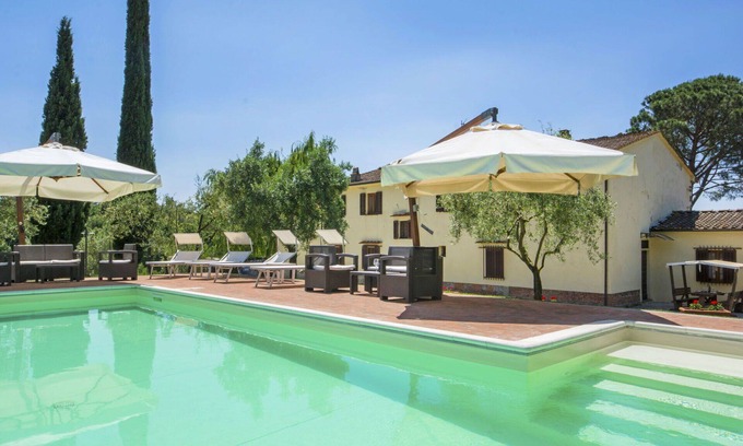 Lamporecchio Villa | Nice apartment in villa for 18 guests with private pool, WIFI, TV, balcony and pets allowed