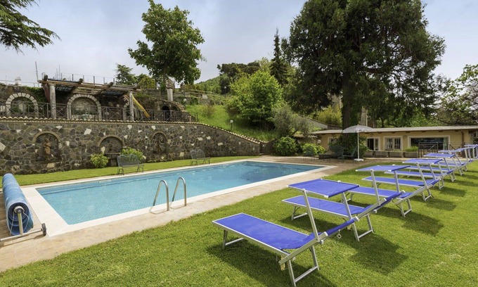 Rocca di Papa Villa | Nice apartment in villa for 13 people with WIFI, private pool, A/C, TV and patio