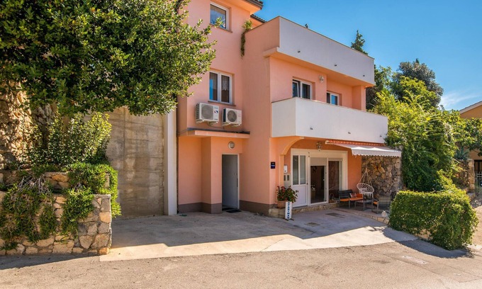 Stara Baska Apartment | Nice apartment in Stara Baska with WiFi