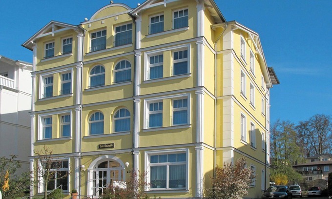Sellin Villa | Nice apartment in villa for 4 people with WIFI, TV, terrace and pets allowed