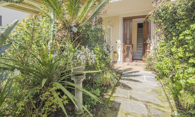 Seravezza Apartment | Nice apartment for 6 guests with A/C, hot tub, WIFI, balcony and pets allowed