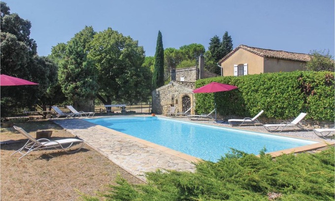 Mondragon House | Nice Home In Mondragon With Wifi