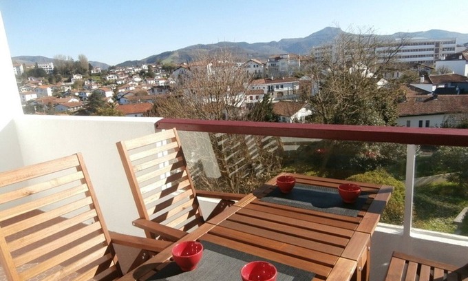 Hendaye Apartment | Nice studio downtown with parking, pets allowed