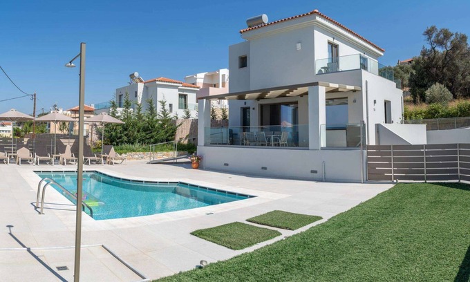 Adele Villa | Niki - Three Bedroom Villa, Sleeps 6