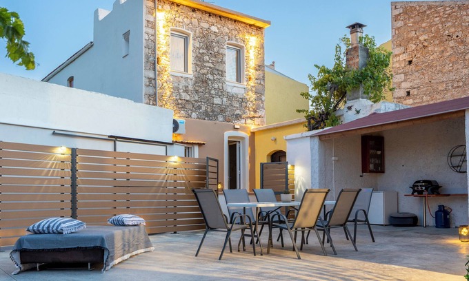 Prines House | Nikos StoneHouse family home, located in the center of Prines