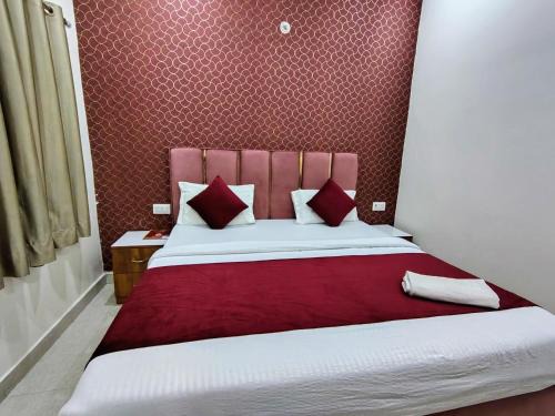 Vrindavan Hotel | NIKUNJ VAN By Hare Krishna Ambiance