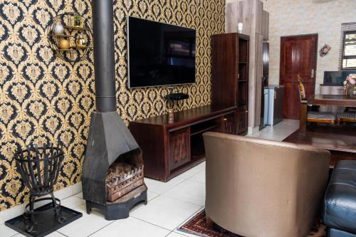 Motshane Apartment | Nkoyoyo Cottage Retreat