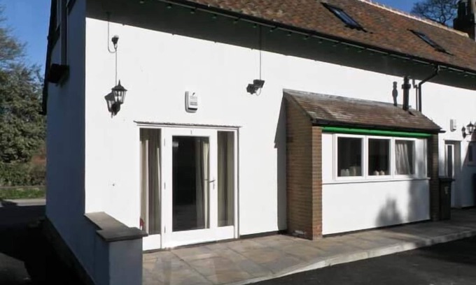 Scarborough Cottage | NO. 1 LOW HALL COTTAGES, pet friendly, with a garden in Scalby