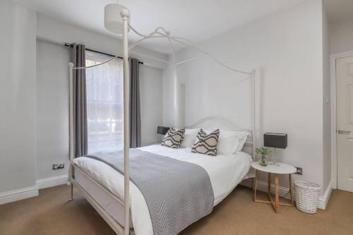 Winchester Apartment | No 2 The Old School House, Winchester