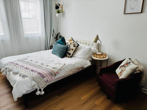 Carleton Place Apartment | NookSide Nest Studio Queen Parking Kitchenette