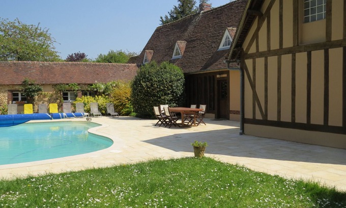 Buis-sur-Damville House | Normandy vacation home with swimming pool 12km from Verneuil sur avre