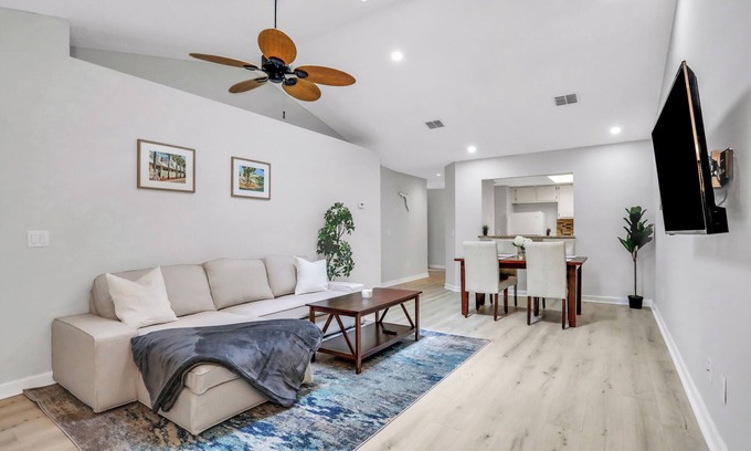 Golden Glades - The Woods House | North East Florida Retreat