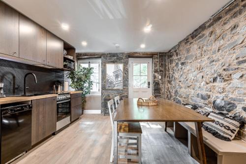 Vieux-Quebec-Cap-Blanc-colline Parlementaire Apartment | North House - Beautiful Vieux 2 Bedroom Apt