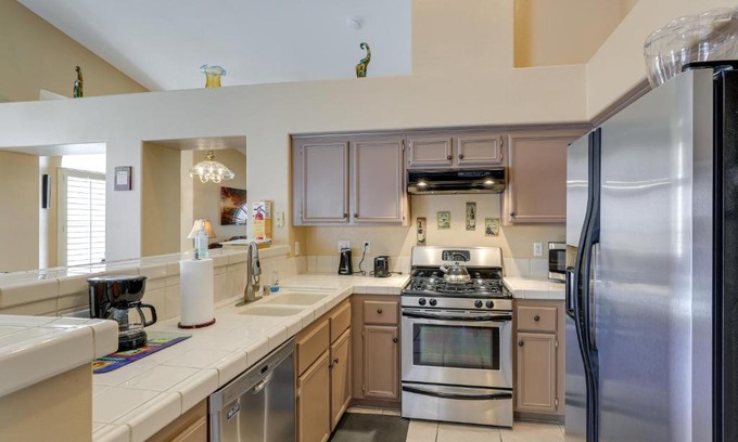North Las Vegas House | North Las Vegas Home about 5 Mi to Fremont St!