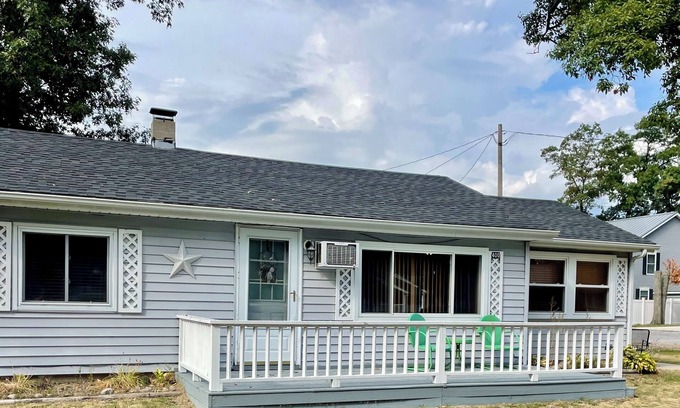 Prudenville Cabin | North View Cabins #1 - Comfortable 2Bed/1Ba Cabin with Private Deck on the Lake!