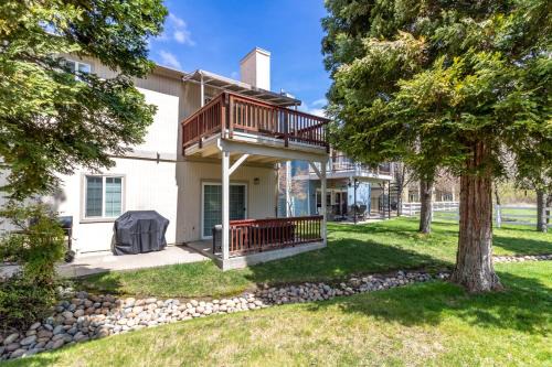 Bass Lake House | Northshore Lakeview Getaway
