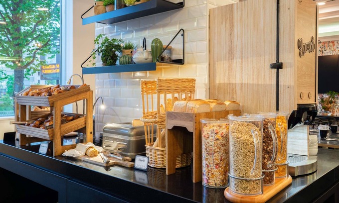 Porte d'Asnieres Hotel | Novotel Paris 17