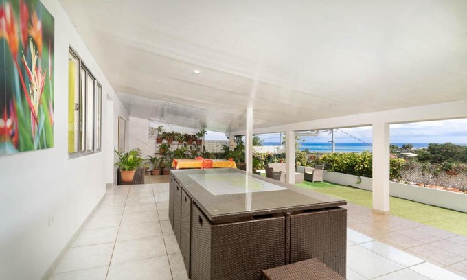Faaa House | Nunaatini Lodge