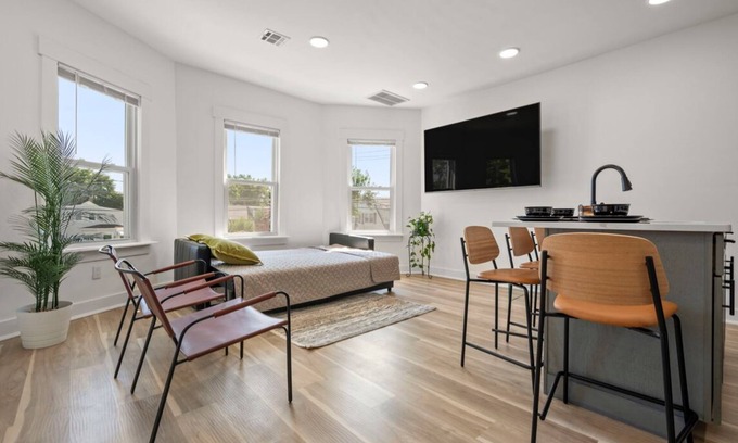 Fair Lawn Apartment | NYC Access 4BR Duplex Sleeps 10, Free Parking