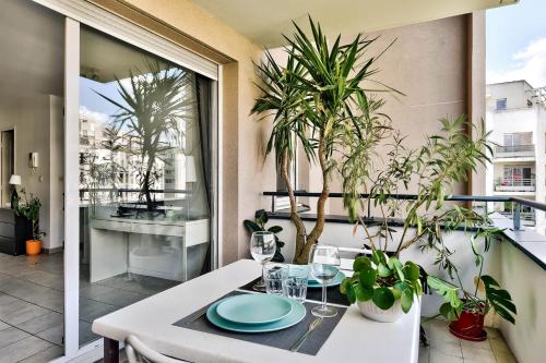 7th Arrondissement Apartment | O métro Jean jaures