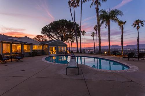 Sherman Oaks House | Oak Hills by AvantStay Panoramic View Pool Spa