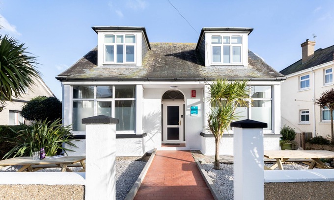 Falmouth Apartment | Oasis Apartment