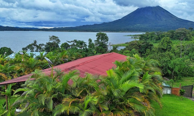 El Fosforo Apartment | Oasis House with Soaking tub - Volcano & Lake views