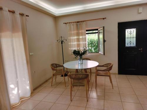 Kokkini Chani House | Oasis Maisonette