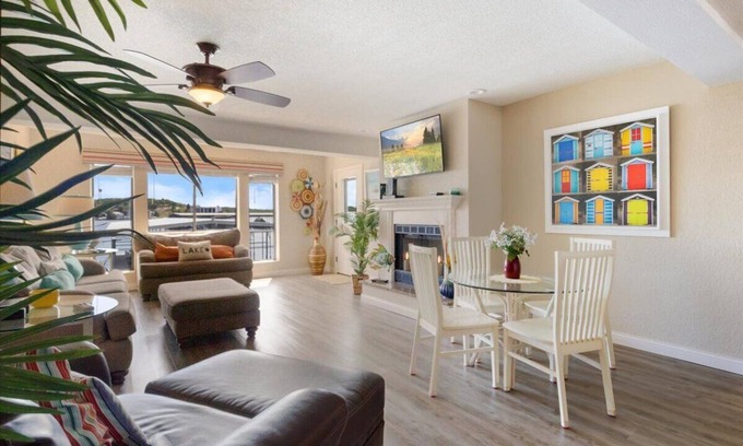 Osage Beach Apartment | 🌴Oasis Retreat – Lakefront Escape at Osage Beach