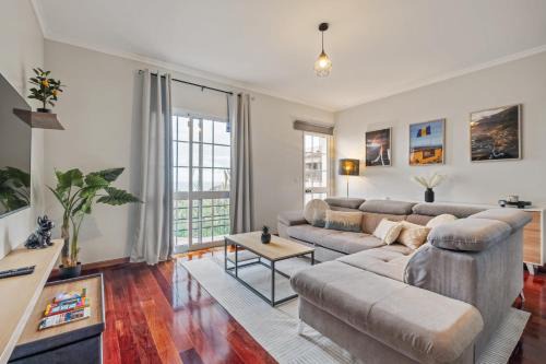 Gaula House | Ocean Flyby
