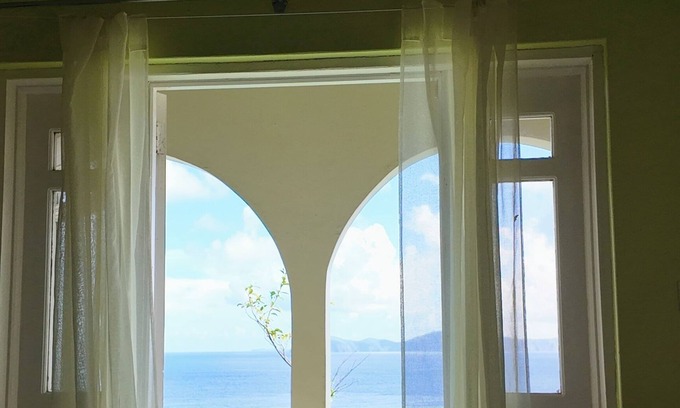 Kingstown House | Ocean Heights studio vacation apartmentnnLovely 4-bedroom house with AC