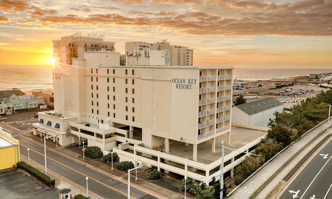 Northeast Virginia Beach Resort | Ocean Key Resort 1 Bedroom Unit directly across the street from the OCEAN!