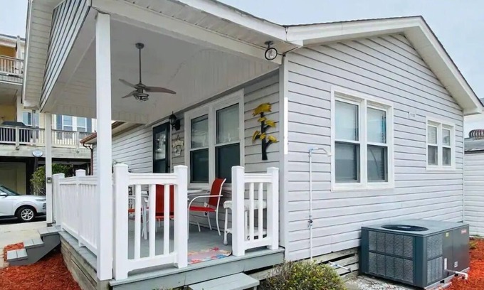 Surfside Beach Cottage | Ocean Lakes Resort- Adorable cottage home close to beach, Myrtle Beach SC