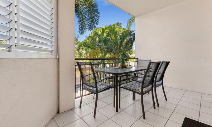 Cairns North House | Oceanbreeze Apartment in Cairns North