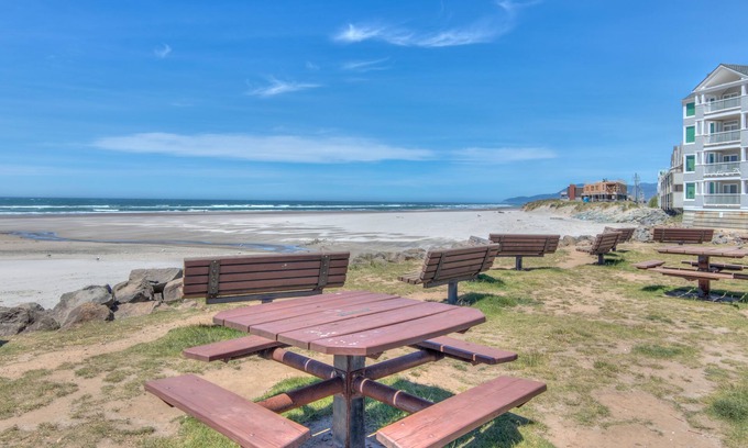 Rockaway Beach Condo | Oceanfront Condo Gives You Access to the Sea and Rockaway Beach