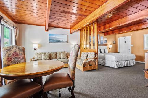 Fort Pierce House | Oceanfront Inn Suite #6- King Bed